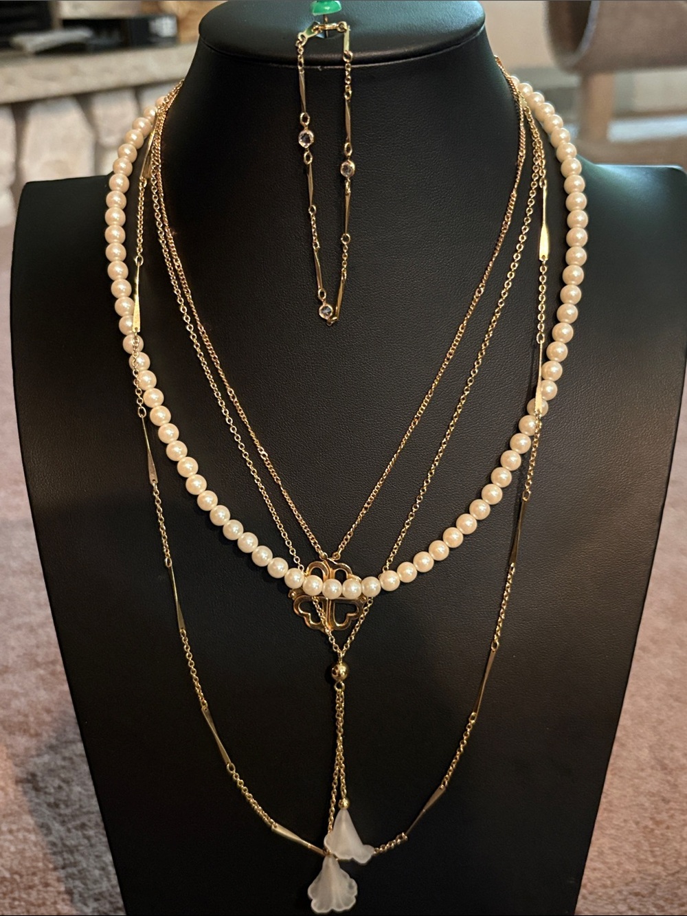 Avon necklace set